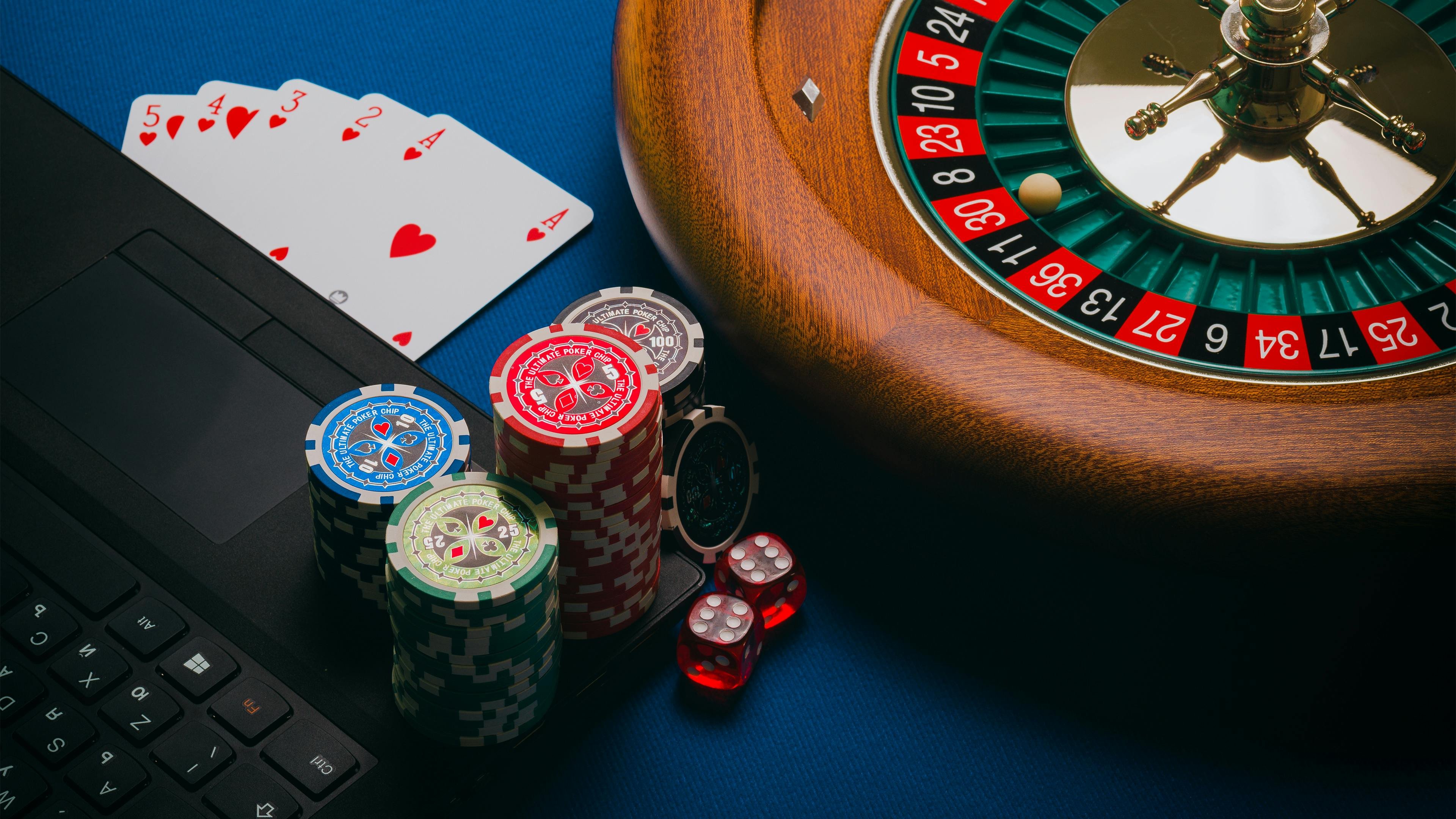 Pengguna mengakses panduan Responsible Gaming lengkap di platform digital yang aman